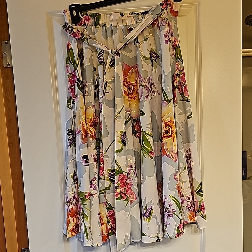 Multicolored A-line Midi Skirt with Pleated Tie Front for Resort Wear